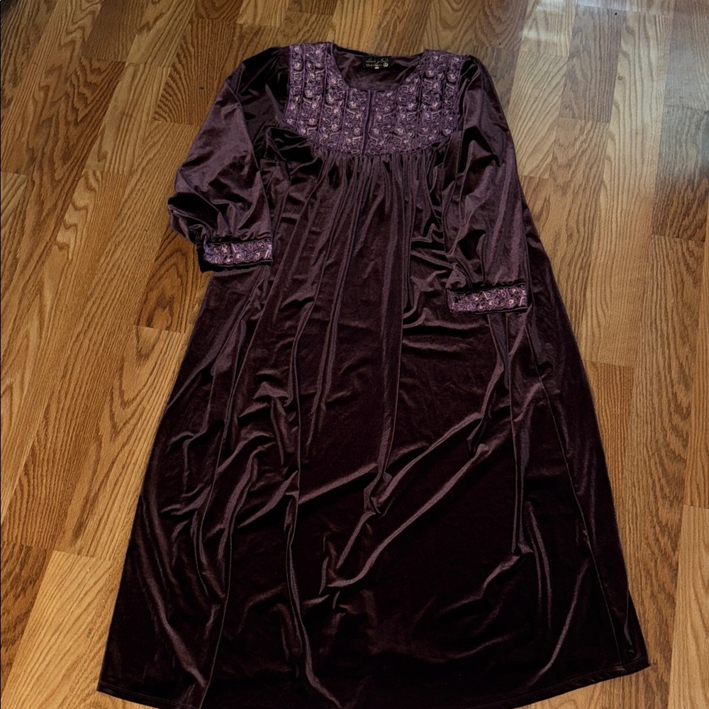 Islamic, Turkish , Muslim Arabian style velvet robe, dress, deep purple, size M
